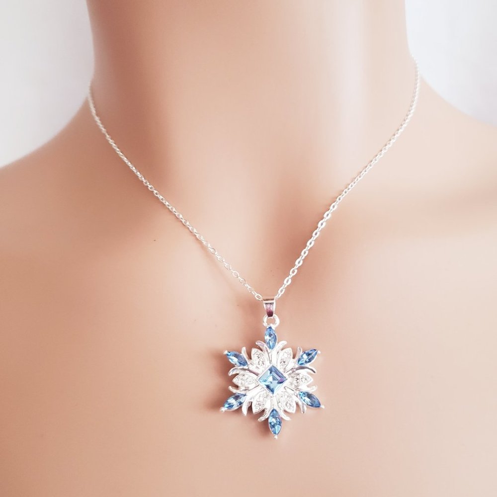 Snowflakes Silver Necklace